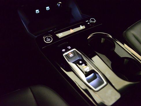 Certified 2025 Audi Q6 e-tron Premium w/ Convenience Package image 29