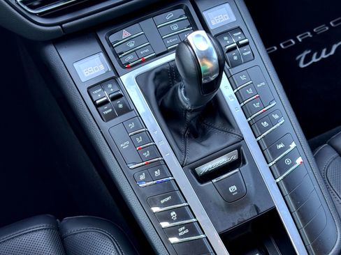 Used 2020 Porsche Macan image 33