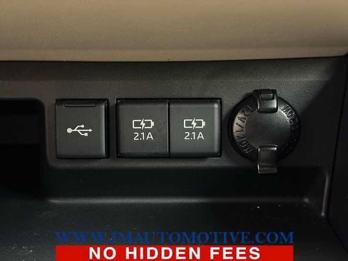 Used 2021 Toyota Highlander XLE AWD/4WD image 42