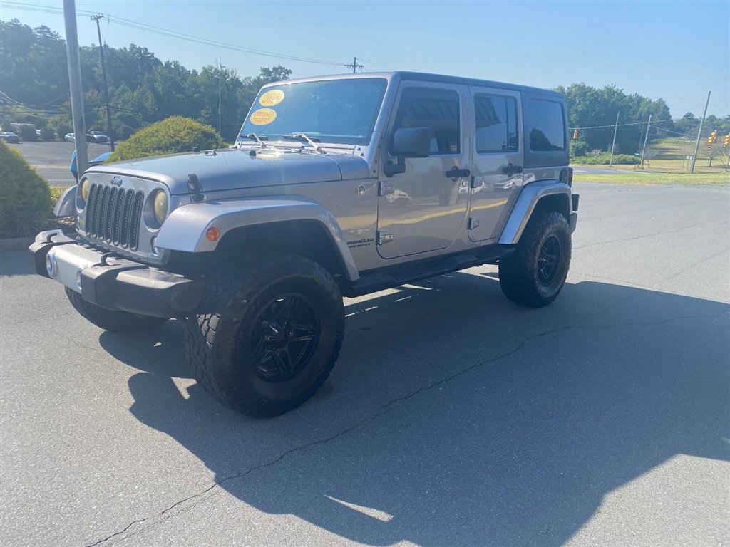 Used 2015 Jeep Wrangler Unlimited Sahara w/ Connectivity Group AWD/4WD image 3