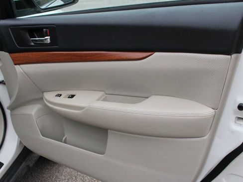 Used 2013 Subaru Outback 2.5i Limited image 9