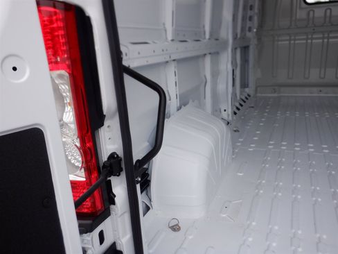 Used 2025 RAM ProMaster 2500 w/ Safety Group FWD image 8