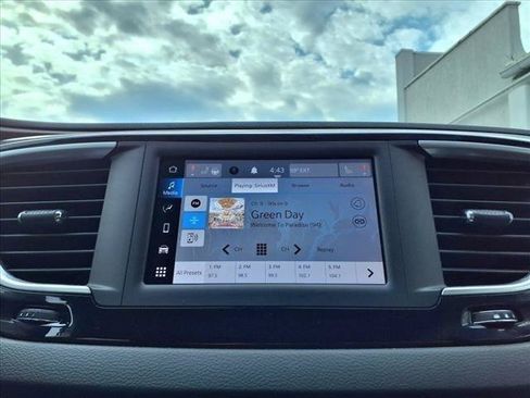 Used 2022 Chrysler Voyager LX FWD image 23