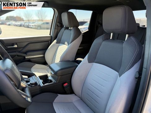 Used 2025 Toyota Tacoma TRD Off-Road image 33