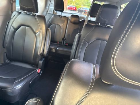 Used 2023 Chrysler Pacifica Touring-L FWD image 35