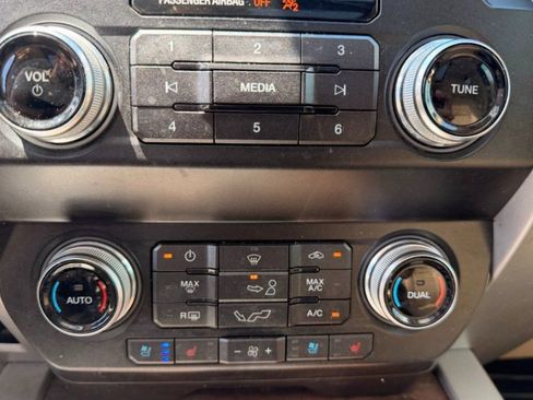 Used 2019 Ford F150 Lariat w/ Equipment Group 502A Luxury AWD/4WD image 16