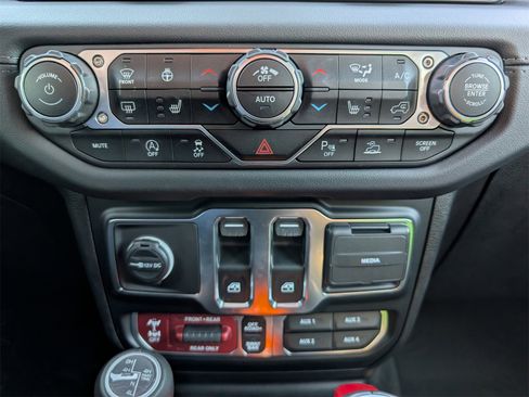 Used 2024 Jeep Wrangler Rubicon image 19