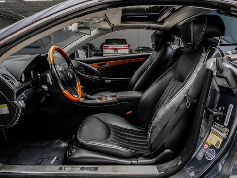 Used 2012 Mercedes-Benz SL 550 image 4