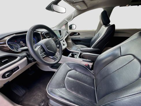 Used 2023 Chrysler Pacifica Limited FWD image 10