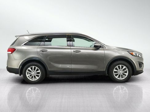 Used 2017 Kia Sorento FWD image 6