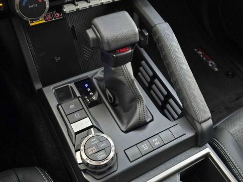 Certified 2025 Toyota 4Runner TRD Off-Road Premium image 28