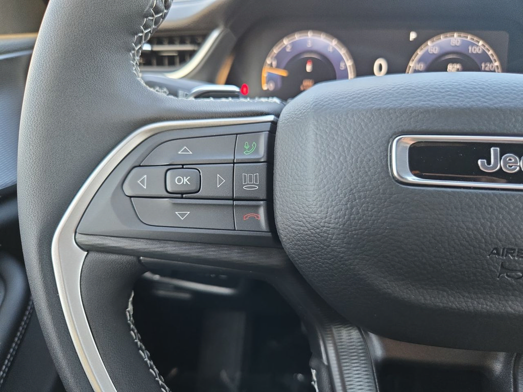 New 2025 Jeep Grand Cherokee Laredo X w/ Luxury Tech Group I AWD/4WD image 23