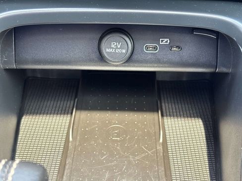 Used 2021 Volvo XC40 P8 Recharge w/ Advanced Package AWD/4WD image 30