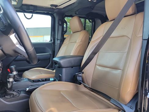 Used 2021 Jeep Gladiator Overland w/ Popular Equipment Package AWD/4WD image 16