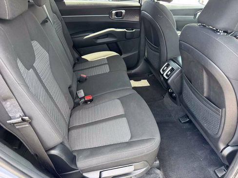 Used 2023 Kia Sorento LX FWD image 16