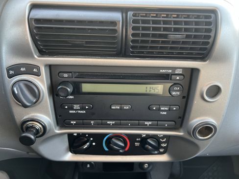 Used 2011 Ford Ranger XLT image 18