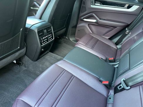 Certified 2024 Porsche Cayenne E-Hybrid image 14