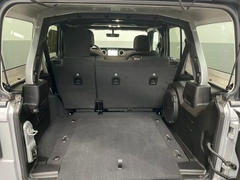 Used 2022 Jeep Wrangler Unlimited Sahara image 26