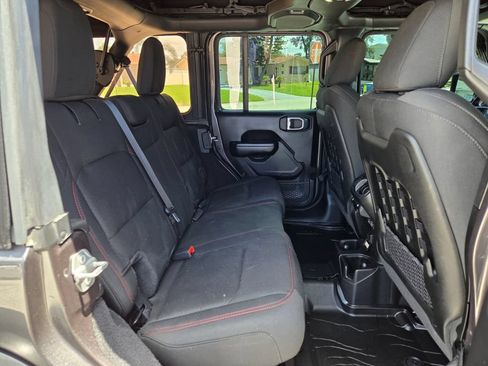 Certified 2021 Jeep Wrangler Unlimited Rubicon AWD/4WD image 18