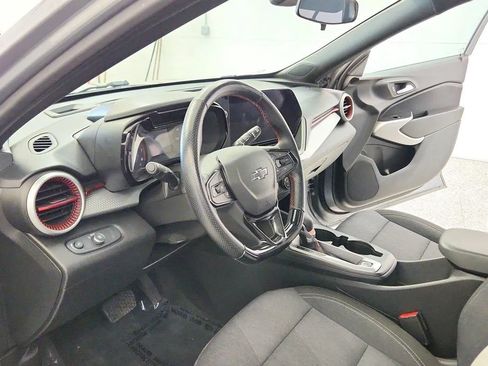 Used 2024 Chevrolet Trax RS w/ Sunroof Package FWD image 14