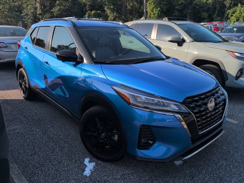Used 2023 Nissan Kicks SR w/ SR Premium Package FWD image 1
