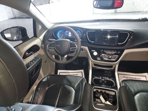 Used 2022 Chrysler Pacifica Limited image 15