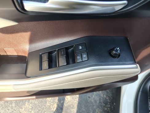 Used 2020 Toyota Highlander XLE AWD/4WD image 20