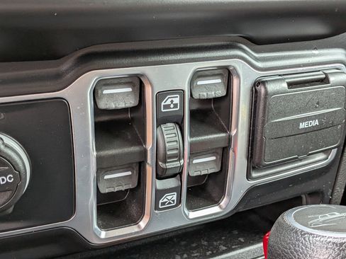 Used 2022 Jeep Gladiator Overland w/ Cold Weather Group AWD/4WD image 30