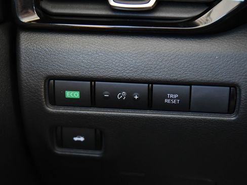 Used 2025 Nissan Sentra SV w/ SV Premium Package FWD image 34