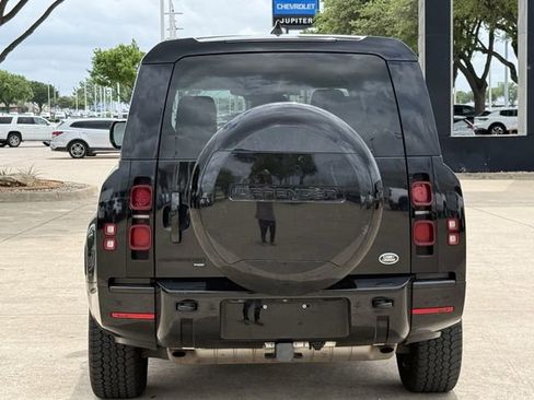 Used 2023 Land Rover Defender 130 X-Dynamic SE image 12