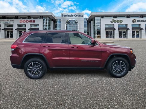Used 2019 Jeep Grand Cherokee Laredo w/ Laredo X Package RWD image 9
