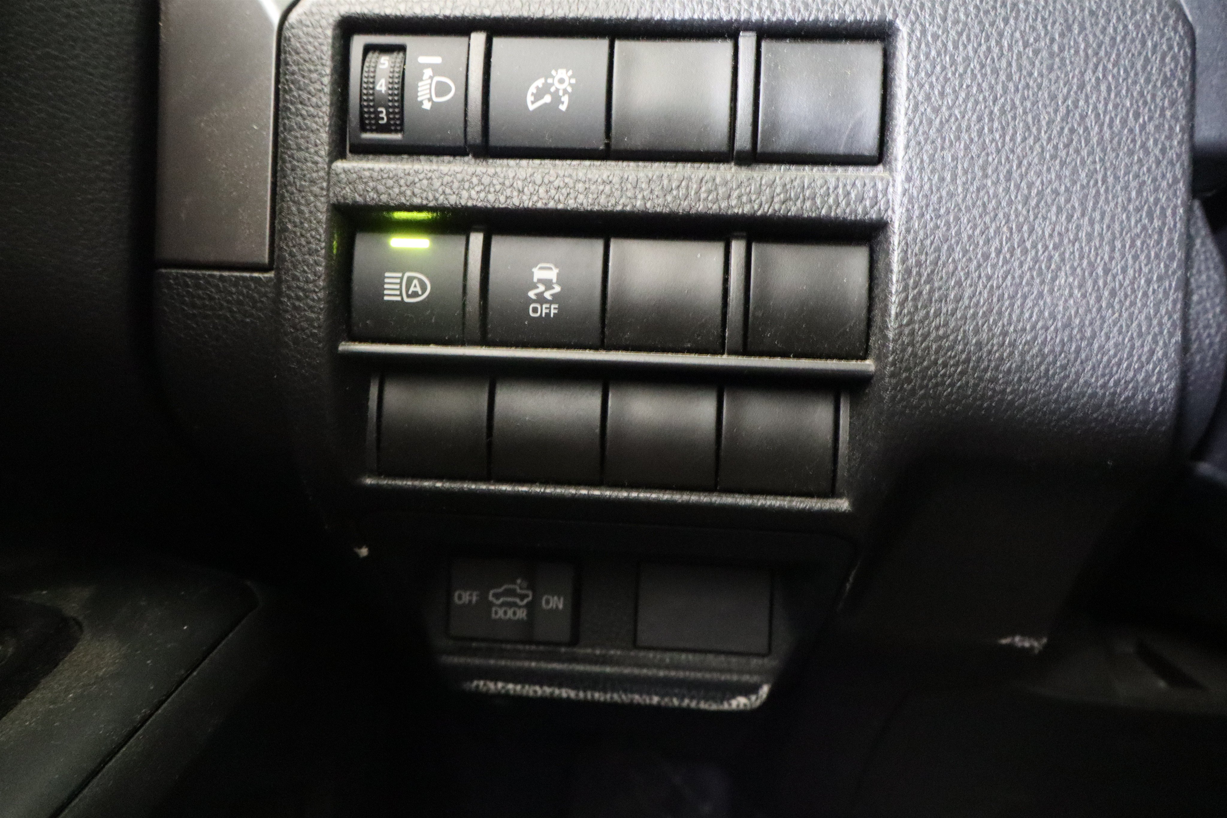 Used 2025 Toyota Tacoma TRD Off-Road AWD/4WD image 32