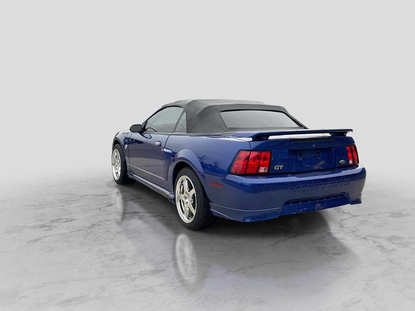 Used 2004 Ford Mustang GT RWD image 4