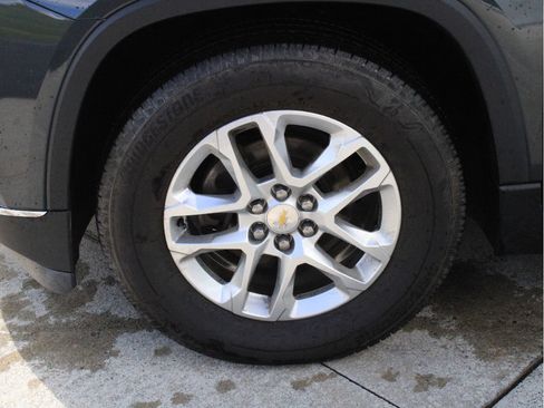 Used 2020 Chevrolet Traverse LT w/ Driver Confidence II Package AWD/4WD image 12