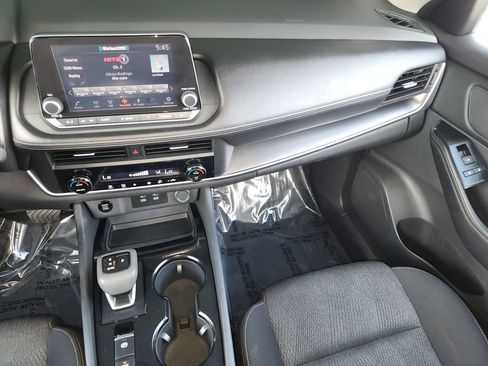Used 2025 Nissan Rogue SV FWD image 17