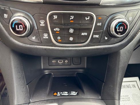 Used 2020 Chevrolet Equinox Premier AWD/4WD image 24
