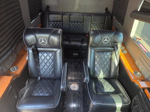 Used 2016 Mercedes-Benz Sprinter 2500 image 17