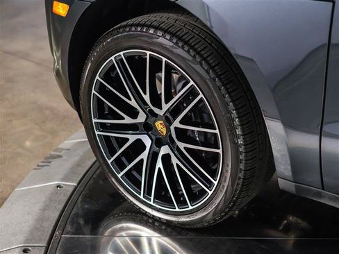Used 2026 Porsche Macan AWD/4WD image 15