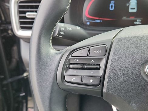 Used 2023 Hyundai Venue SEL w/ Cargo Package image 20