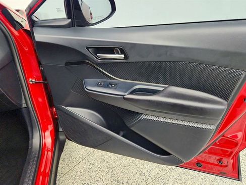Used 2019 Toyota C-HR LE FWD image 24