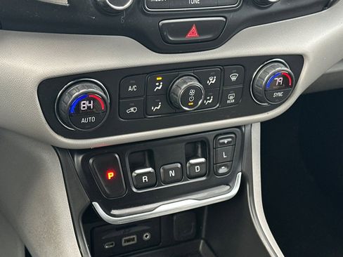 Used 2018 GMC Terrain SLT w/ Preferred Package image 19