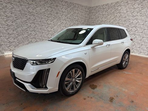 Used 2022 Cadillac XT6 Premium Luxury image 3