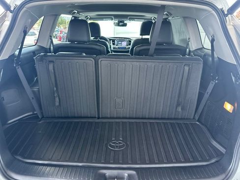Used 2018 Toyota Highlander SE AWD/4WD image 18