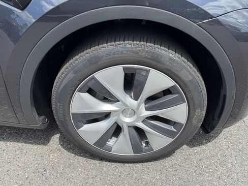 Used 2024 Tesla Model Y Long Range AWD/4WD image 15