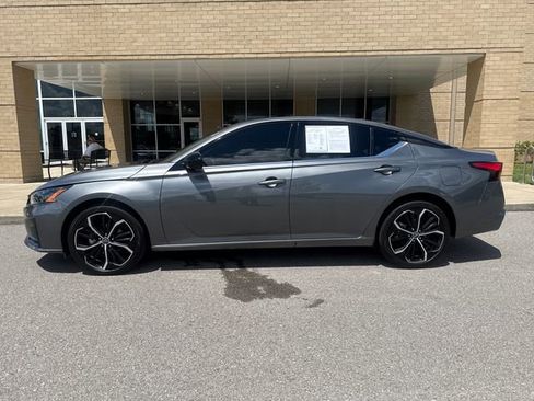 Used 2025 Nissan Altima 2.5 SR AWD/4WD image 1