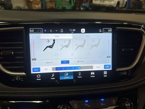 Used 2026 Chrysler Pacifica Select AWD/4WD image 21
