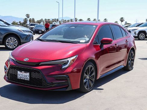 Used 2023 Toyota Corolla SE w/ SE Package FWD image 3