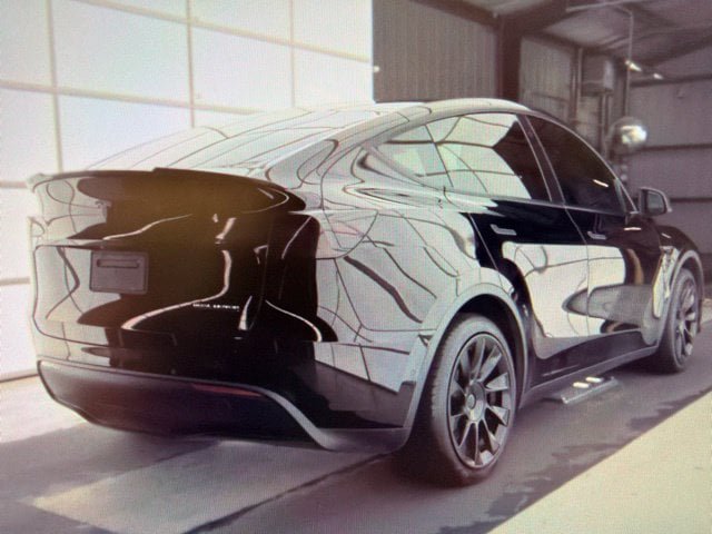 Used 2022 Tesla Model Y Long Range AWD/4WD image 3