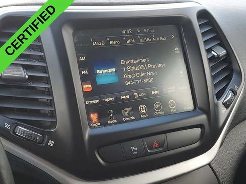 Used 2017 Jeep Cherokee Trailhawk w/ Comfort & Convenience Group AWD/4WD image 12