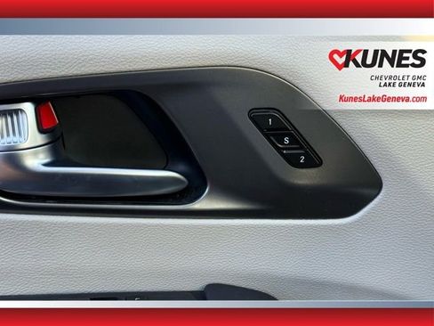 Used 2024 Chrysler Pacifica Touring-L image 23